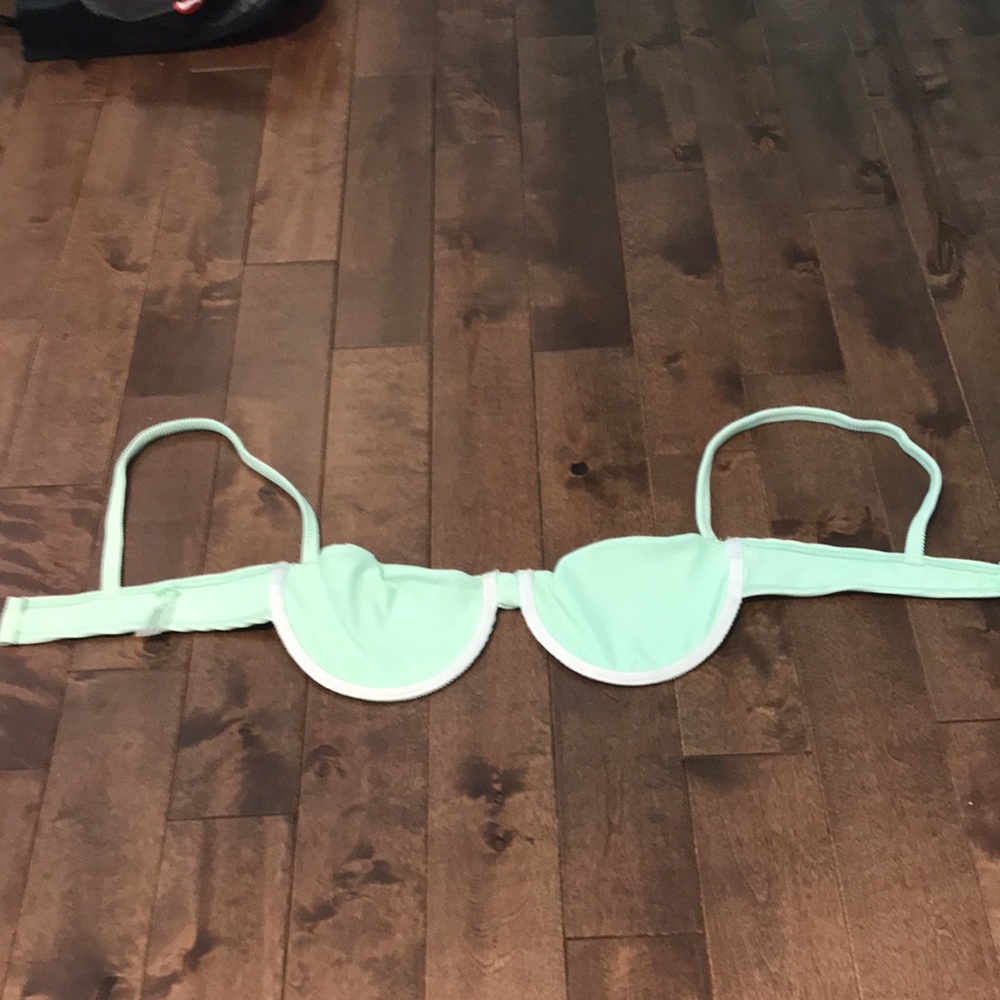 437 Ribbed mint green bikini top - Picture 2 of 6